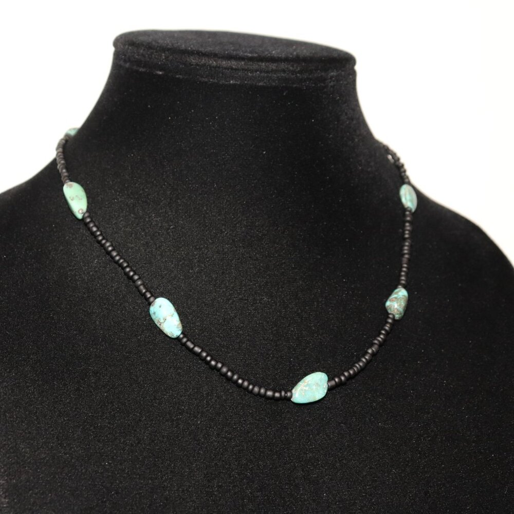💙 NWOT Natural Turquoise & Black Glass Beaded Necklace – 17.5"  🌿